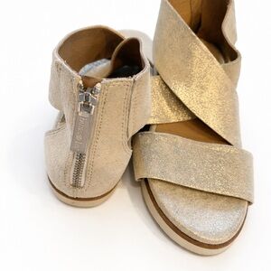 Bussola Gold Glitter Cross-Strap Sandals with Back Zip